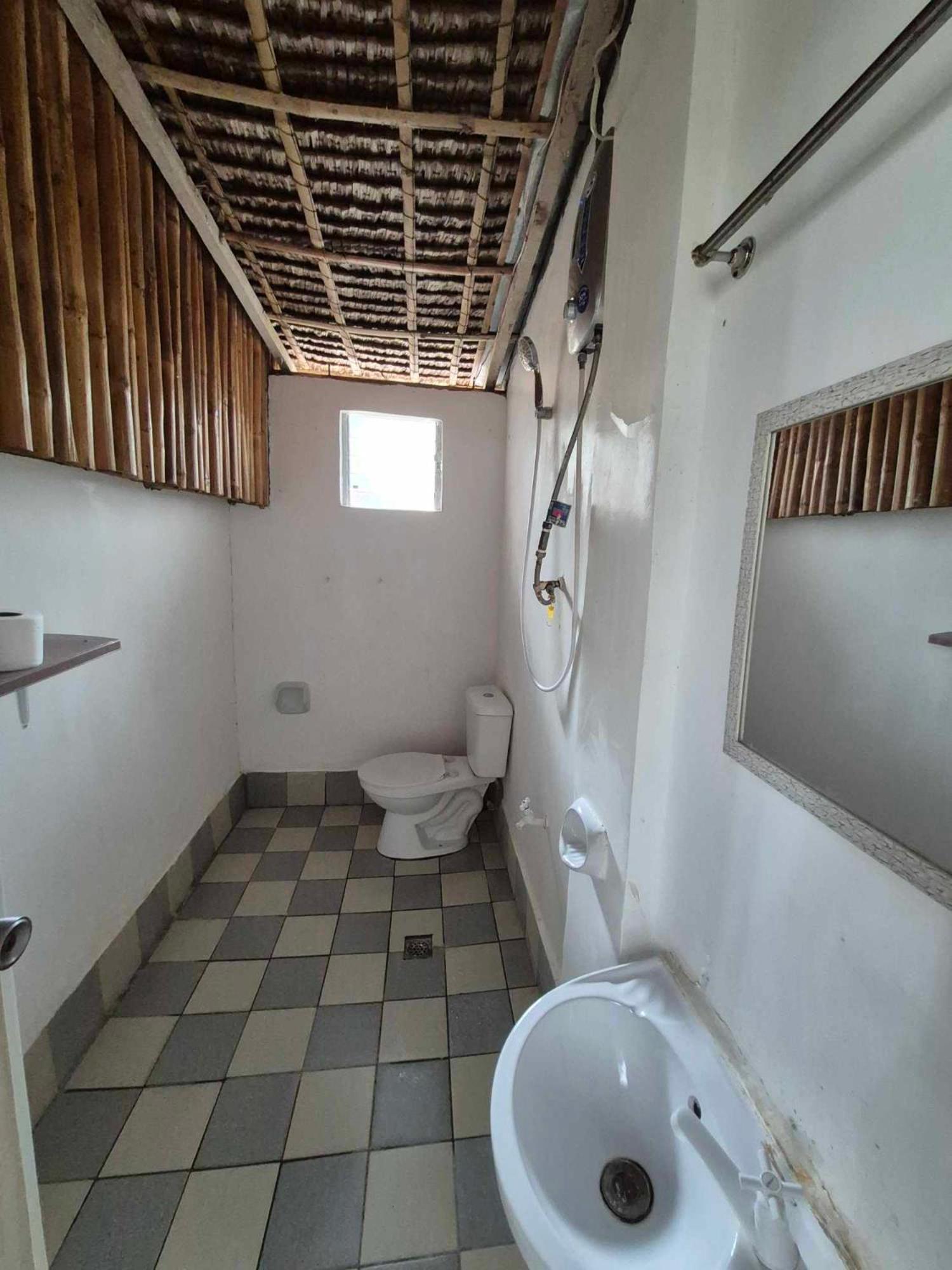 Nirvana Bamboo Houses & Dive Resort Моалбоал Екстер'єр фото